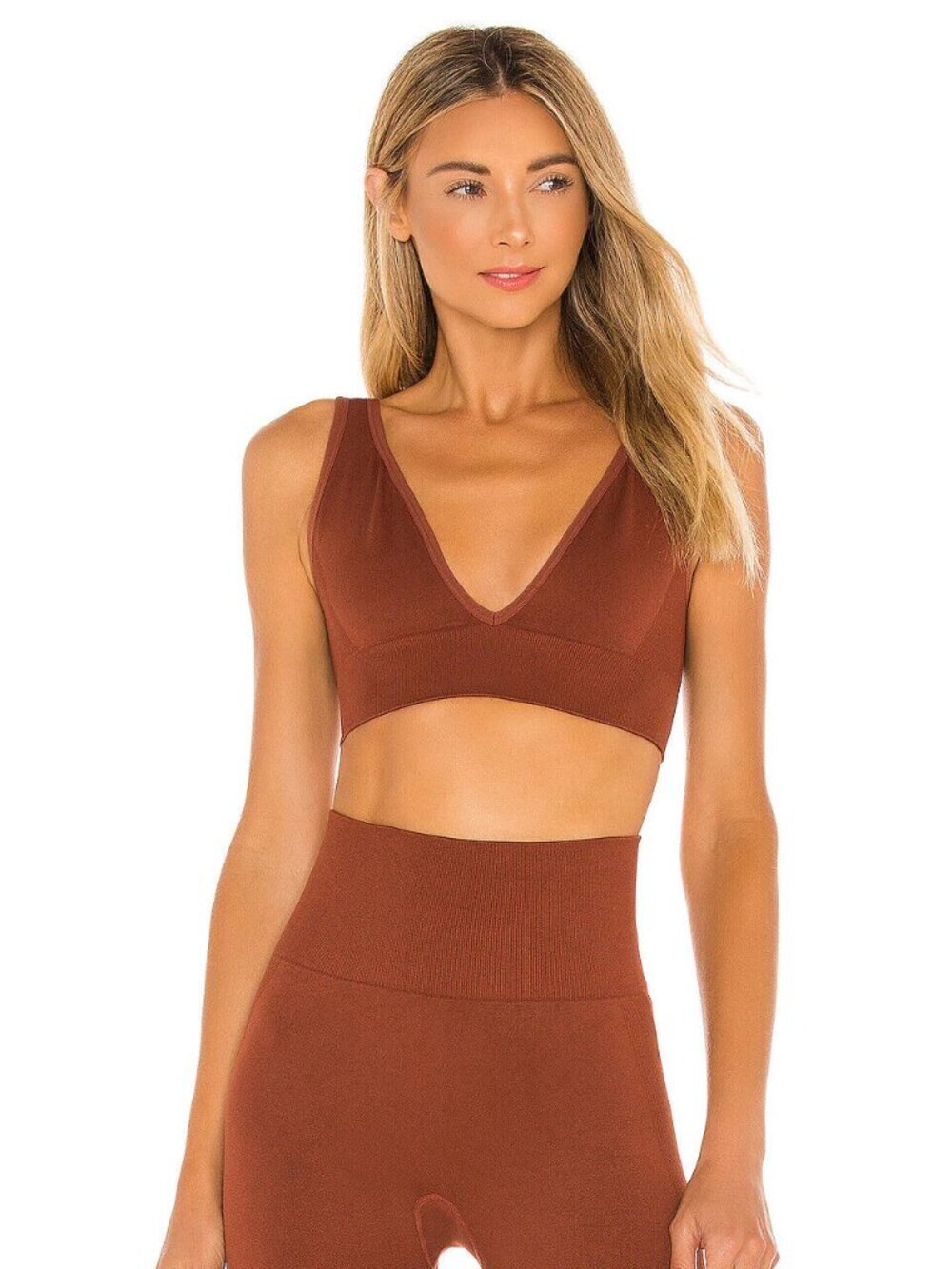 WEWOREWHAT Cinnamon Stick Brown Seamless Knit V-Neck Sports Bra Top, Size L